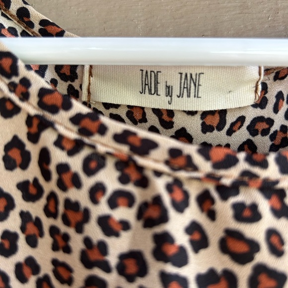 Jade by Jane dress leopard pattern, tiered style tie sleeve hems. USA made - Picture 4 of 4